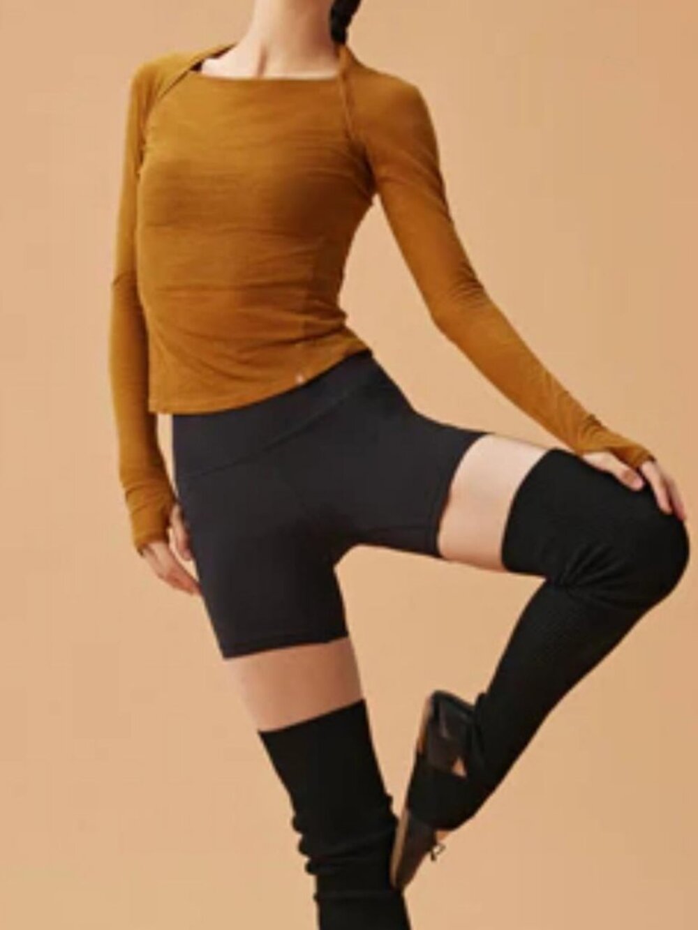 Neiwai Active merino wool longsleeve top.